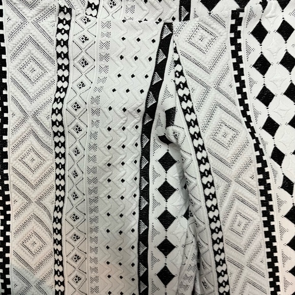 Coco on the go White and Black Tribal Leggings Size Small - Picture 5 of 5